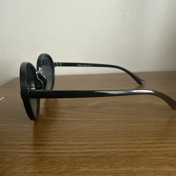 Vince Camuto Women's Round Sunglasses Black Frame Smoke Lenses UV Protection - Picture 3 of 8